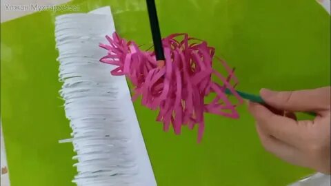 Екі ер адам мен бір әйел бейнеленген хардкор порно