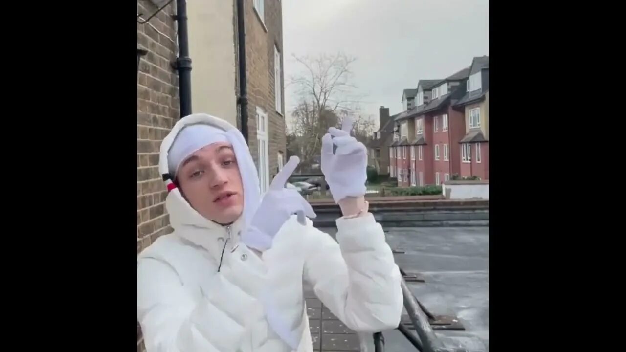 Lil krystalll aarne молчать. Lil krystalll big baby tape. валентинка с биг бейби тейпом. я буду lil krystalll. big baby tape в наушниках.