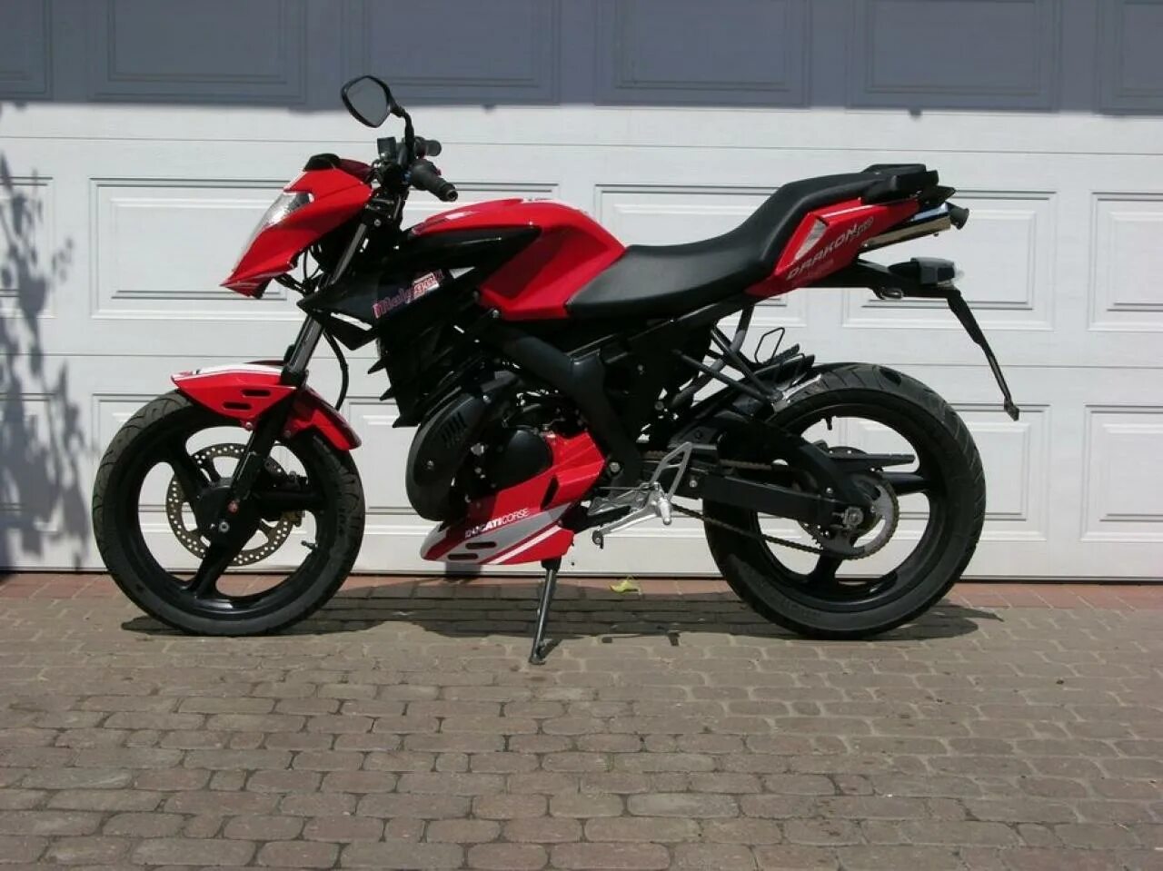 Мотоцикл kymco k-pipe 50. Мотоцикл keeway 125. Kymco k-pipe 125. Кумко 125 мотоцикл. Нейкед 125 кубов.