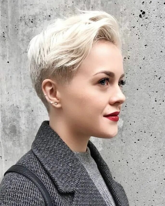 Short haired videos. Дженни шмидт. Стрижка пикси. Короткие стрижки на рыжие волосы. Парикмахер короткие стрижки.