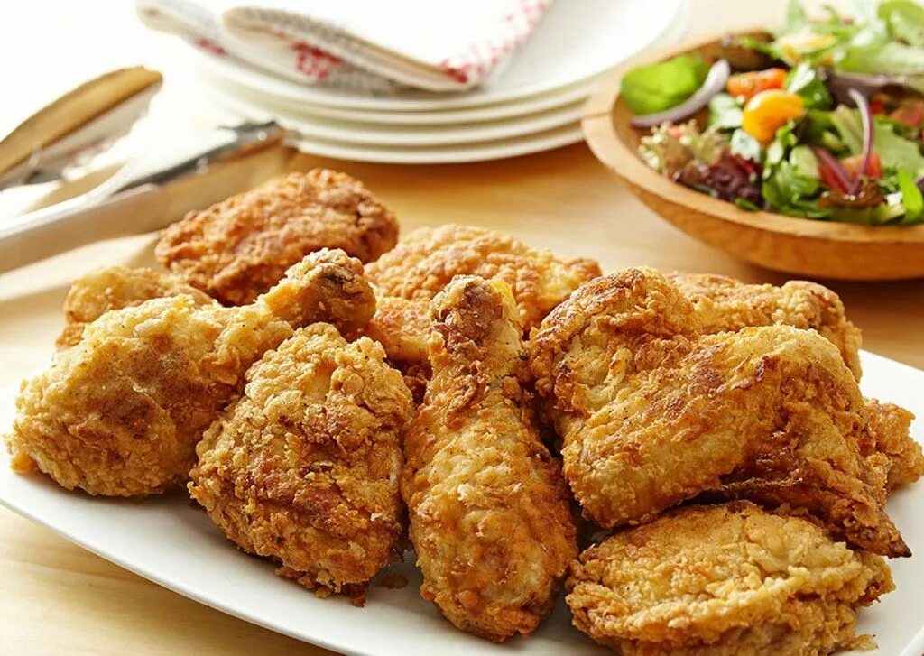 Chicken can be. Фрайд Чикен. Чикен крылышки. Крылышки КФС. Фрайд Чикен (куриные бёдрышки во фритюре).