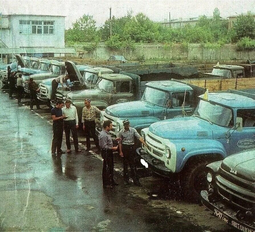 Автобаза работа. Зил 130 на конвейере. автобаза ссср зил. завод зил 130 1986. зил 130 23 автобаза.