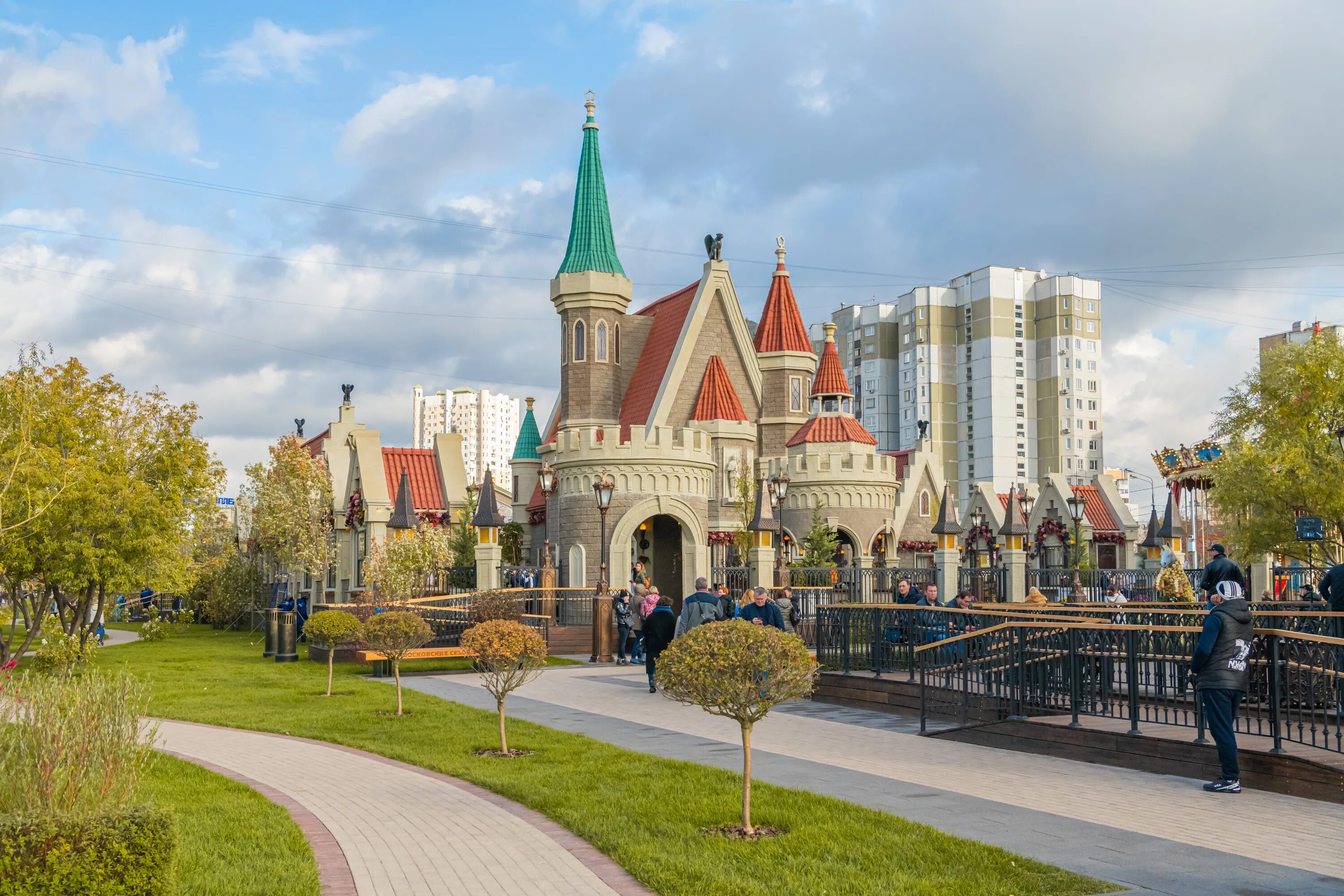 Куда сходить рядом с московским