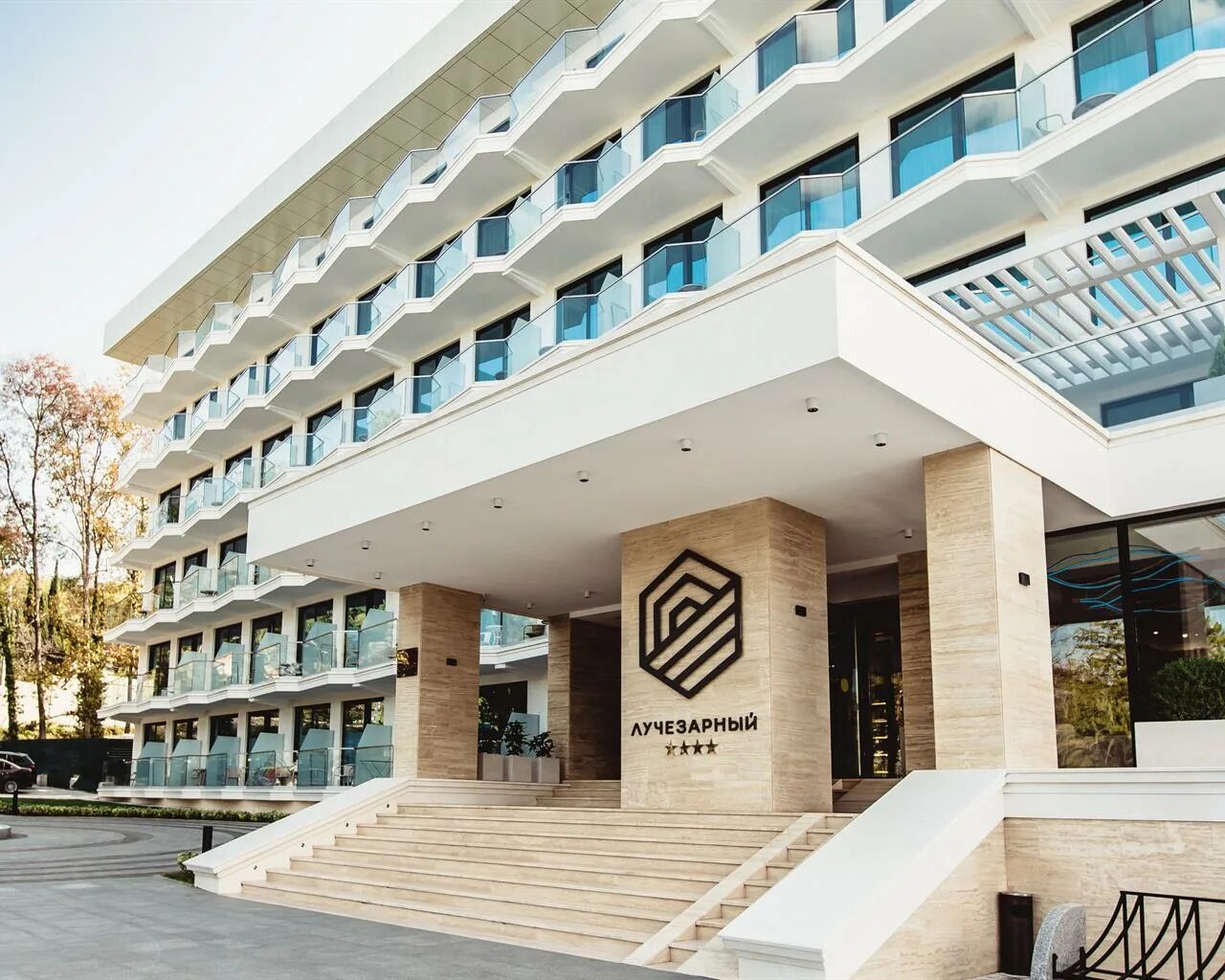 Лучезарный резорт отель сочи. Апарт резорт. Лучезарный резорт апарт-отель 4*. Лучезарный резорт 4. Лучезарный резорт отель сочи.