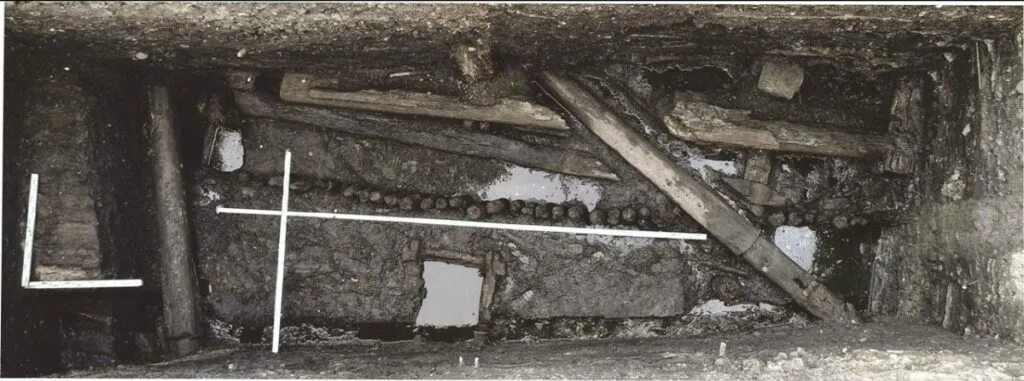 раскопки великий новгород 2020. в раскопках под новгородом которые велись в продолжении 10 лет. раскопки великий новгород. задание 18 егэ русский теория. немецкий двор великий новгород.