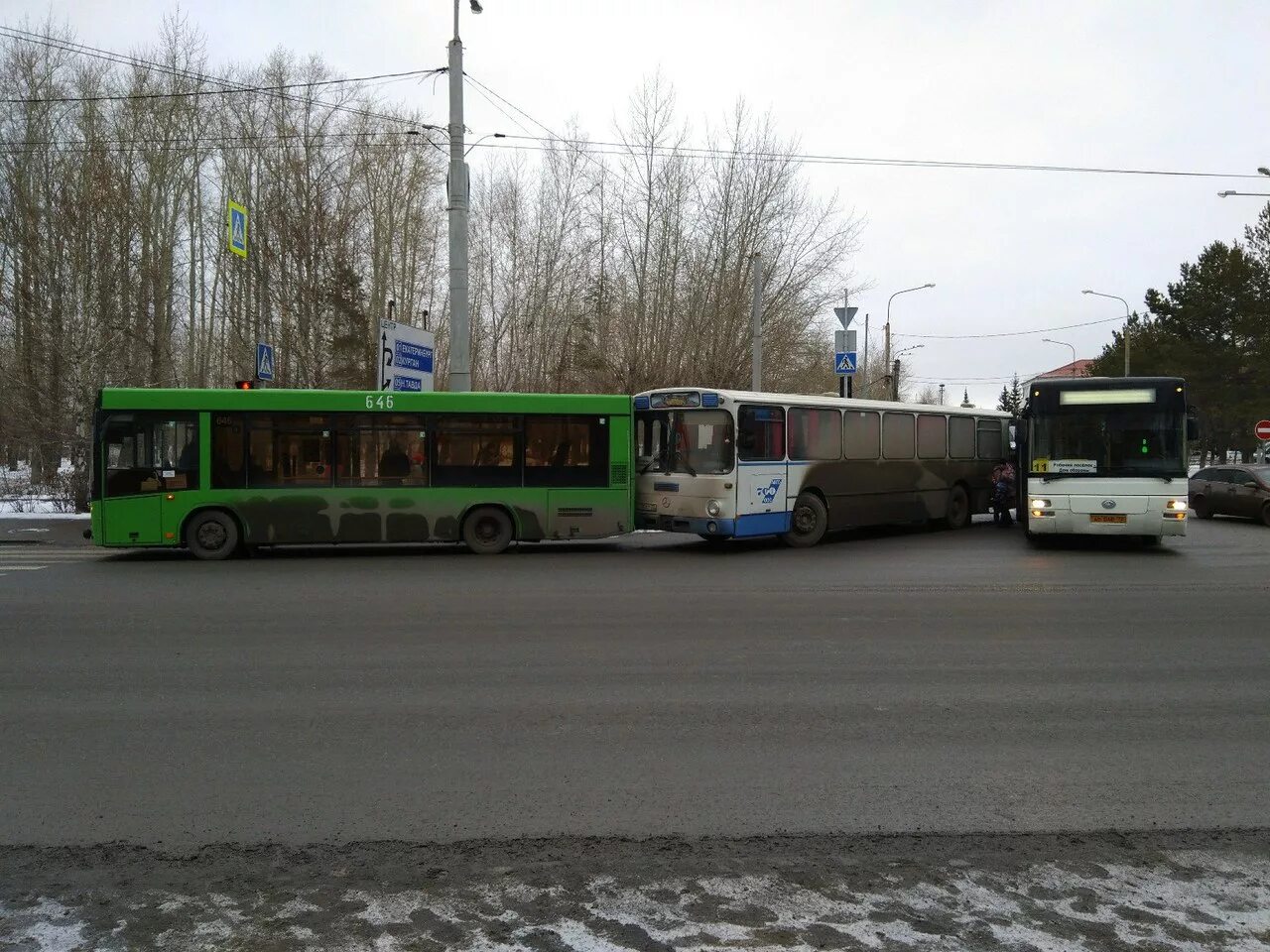 Автобусы Тюмень. Тюменский автовокзал автобусы. Тюмень остановка завод завод медоборудования. 15 Автобус Тюмень. 3 автобус тюмень