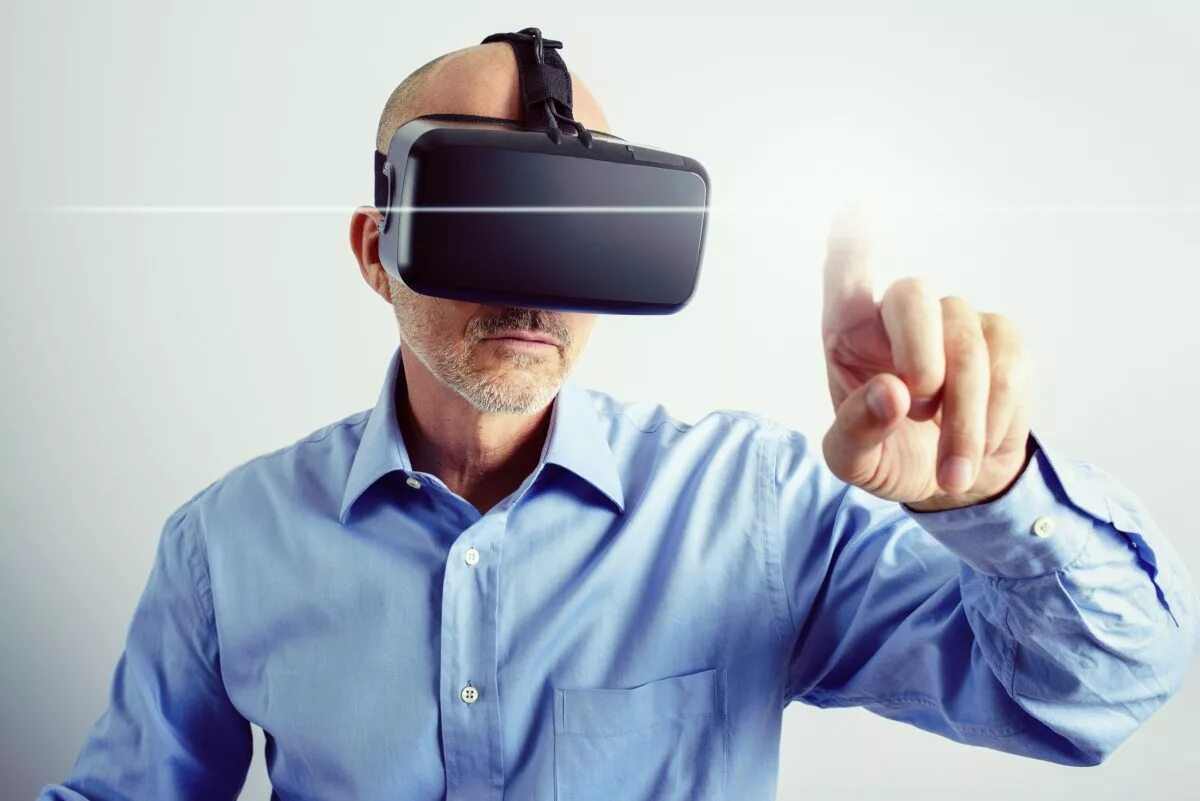 очки виртуальной реальности парень. виртуальная реальность в маркетинге. виртуальная реальность контент. виртуальная реальность контент. дизайнер виртуальной реальности.