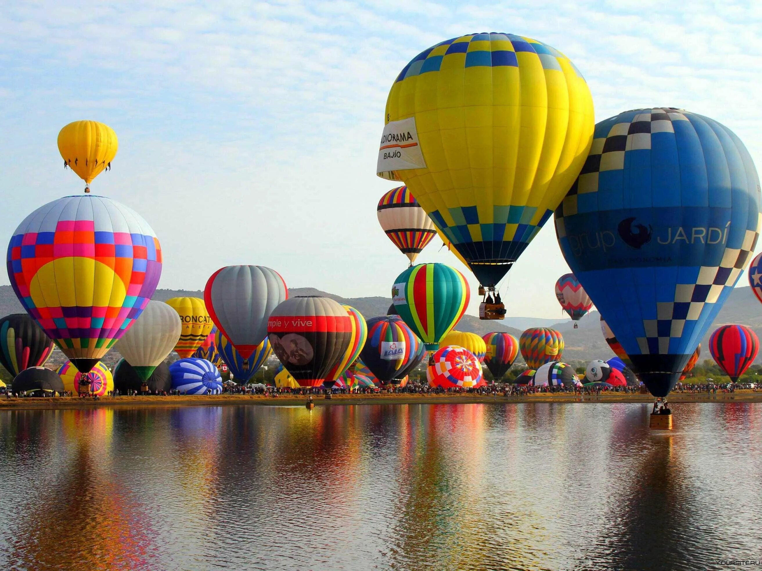 Шар в шаре время полета. Воздушный шар. Парад воздушных шаров. Воздухоплавательный шар. Современный воздушный шар.