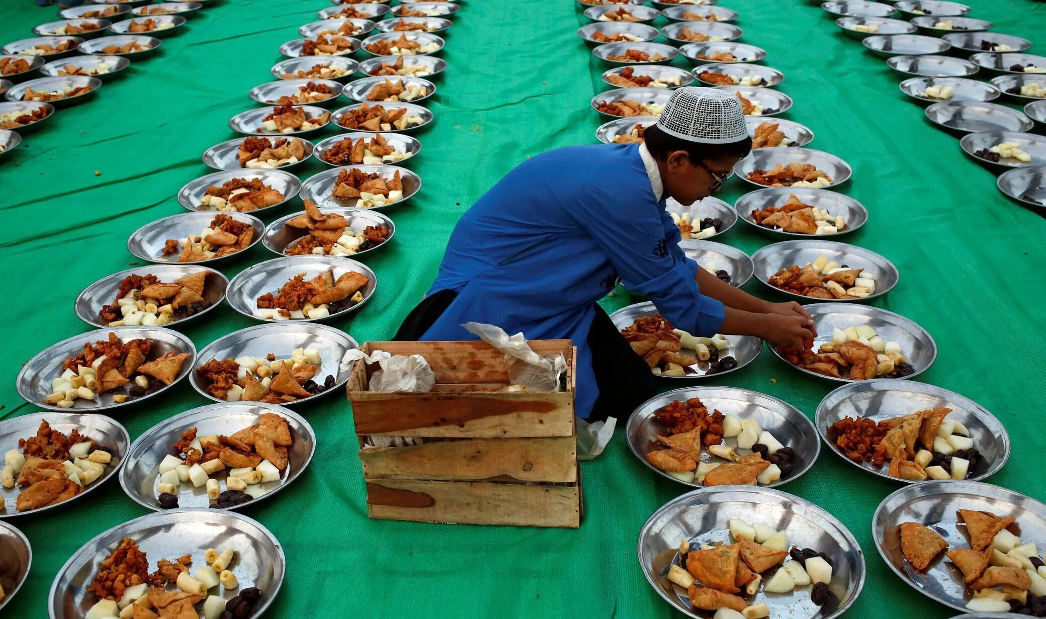 Разговение это в исламе. Iftar Ramdan. Суши ифтар. Рамадан на Мальдивах. Фото Рамадан с выпечкой.
