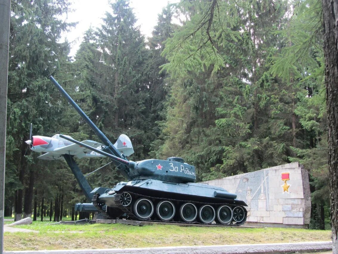 Посёлок хвойный Красносельский район. Военный городок хвойный. Поселок хвойный Карелия. Мемориалы Красносельского района.