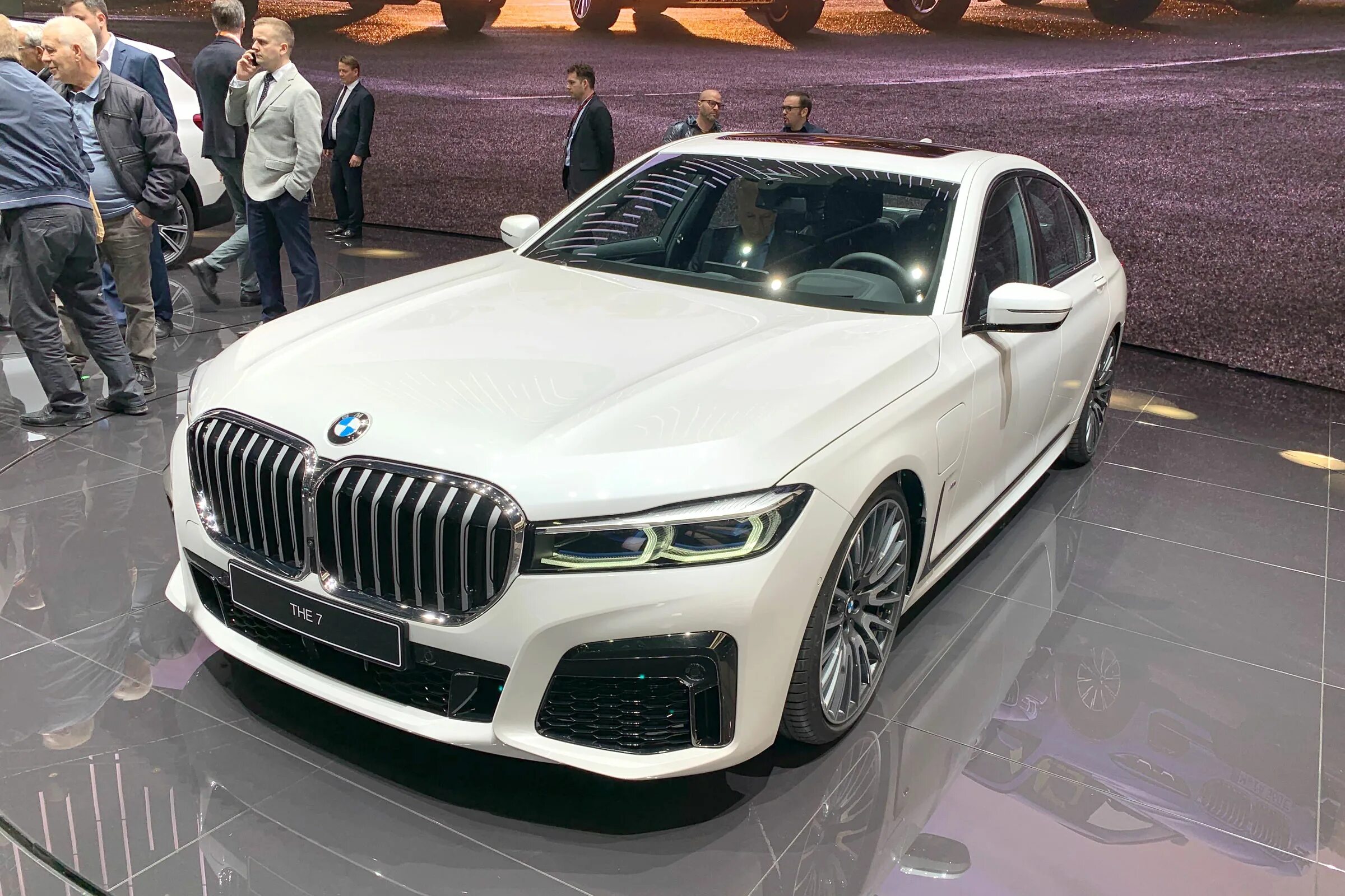 Седьмая 2019. Bmw 760 2025. bmw 760li 2025. bmw 7 series 2019. новая бмв 7.