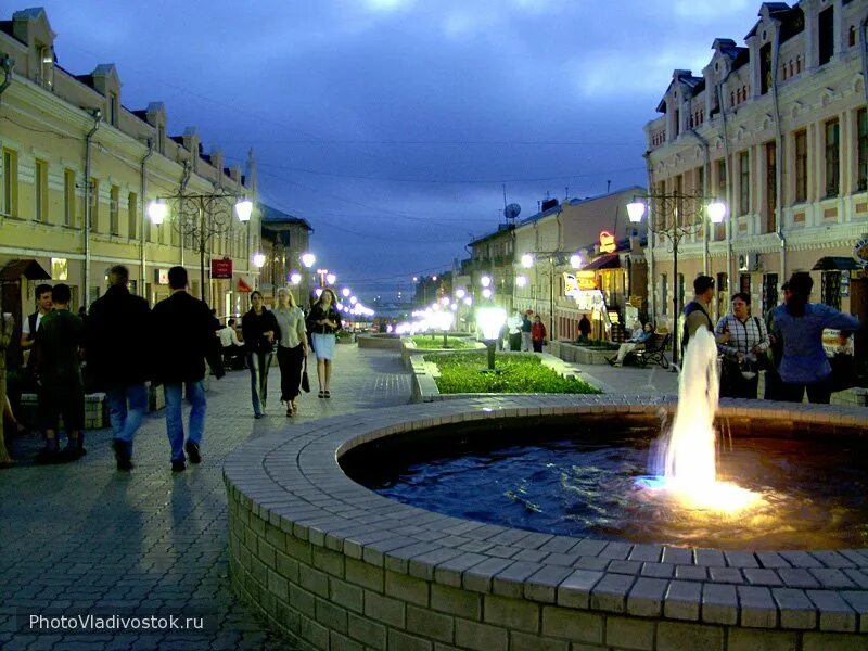 Кто бывал в этом городе. Улица Адмирала Фокина (Владивостокский Арбат). Владивосток улица Фокина Арбат. Арбат Владивосток улица пешеходная. Владивосток Арбат набережная.