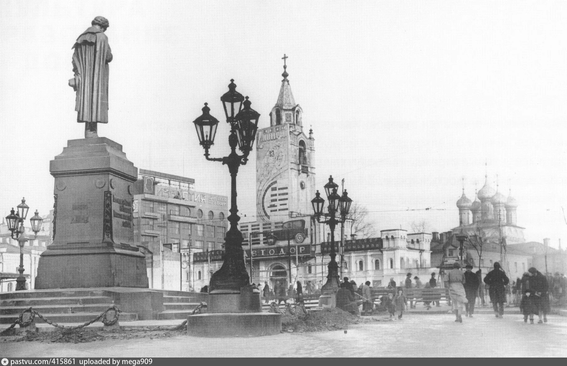 Страстная площадь. Открытие памятника Пушкину в Москве 1880. Памятник Пушкину в Москве страстной монастырь. Памятник а. с. Пушкину (Москва, Пушкинская площадь). Памятник Пушкину на Пушкинской площади 19 век.