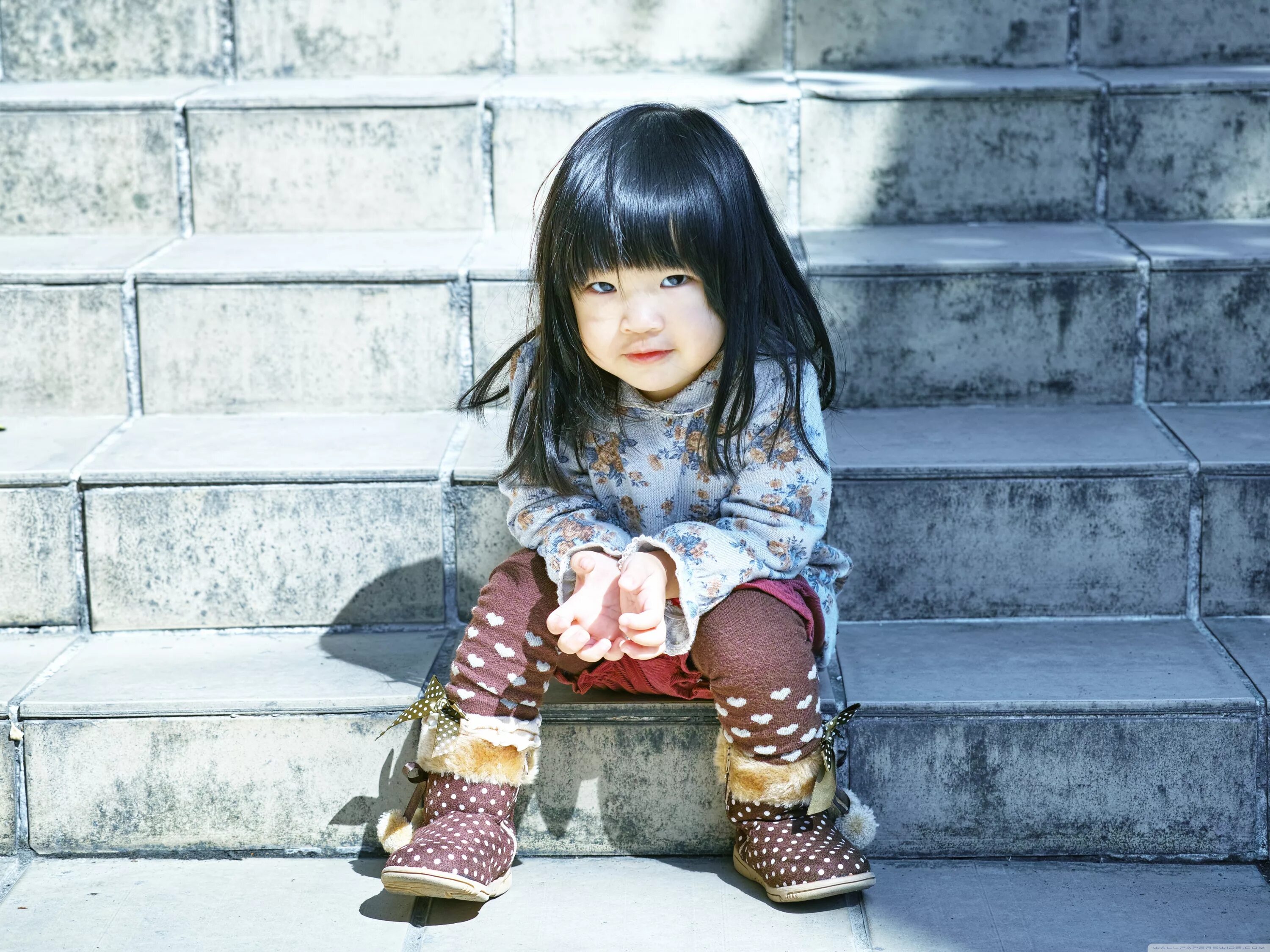 Японки маленькие худые. Маленькие Японочки. Японская девушка. Японка сидит. Маленькие японские девоч.