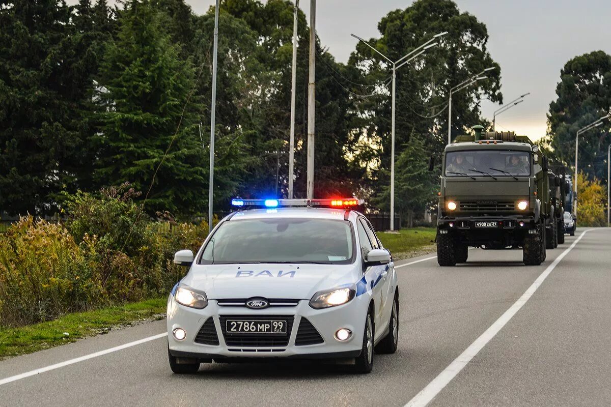 Военные останавливают машины. ДПС И ВАИ. Ford Focus 2 Военная автоинспекция. Военная полиция и ВАИ. Машина ВАИ.