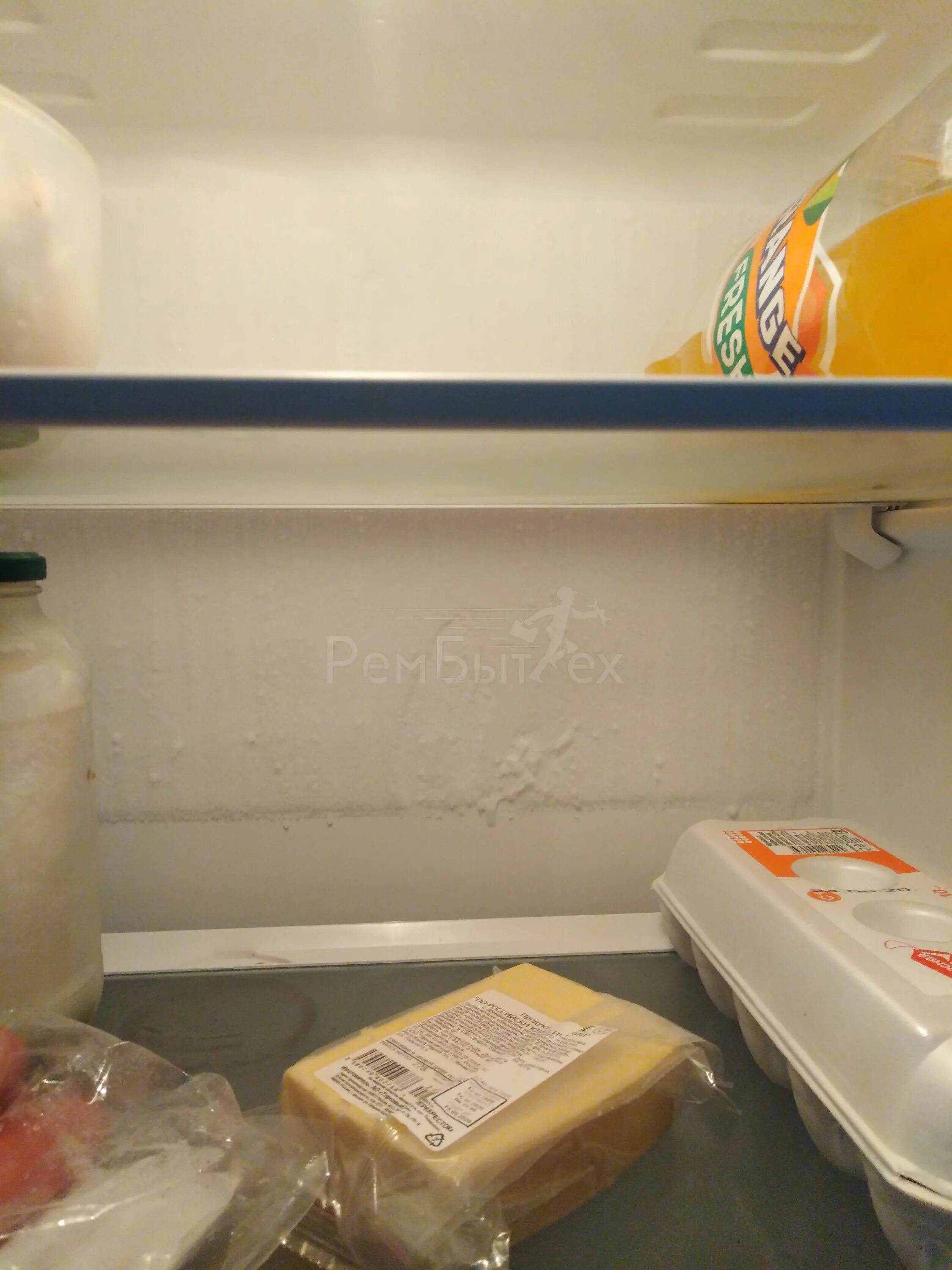 Намерзает холодильник Индезит. Намерзает задняя стенка холодильника Атлант. Намерзший лед в холодильнике. Лед на задней стенке холодильника. Почему в холодильнике намерзает снег