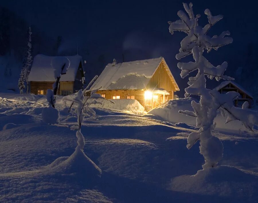 Зимний вечер. Деревенский домик зимой. Зимний вечер в деревне. Зима. К вечеру. Просто зимний вечер