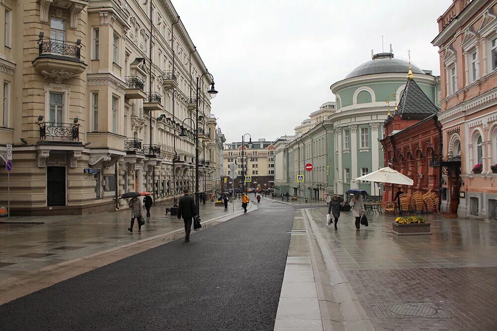 Все улицы россии. Улица большая Дмитровка. Большая Дмитровка Москва. Большая Дмитровка пешеходная. Улица Дмитровка в Москве.