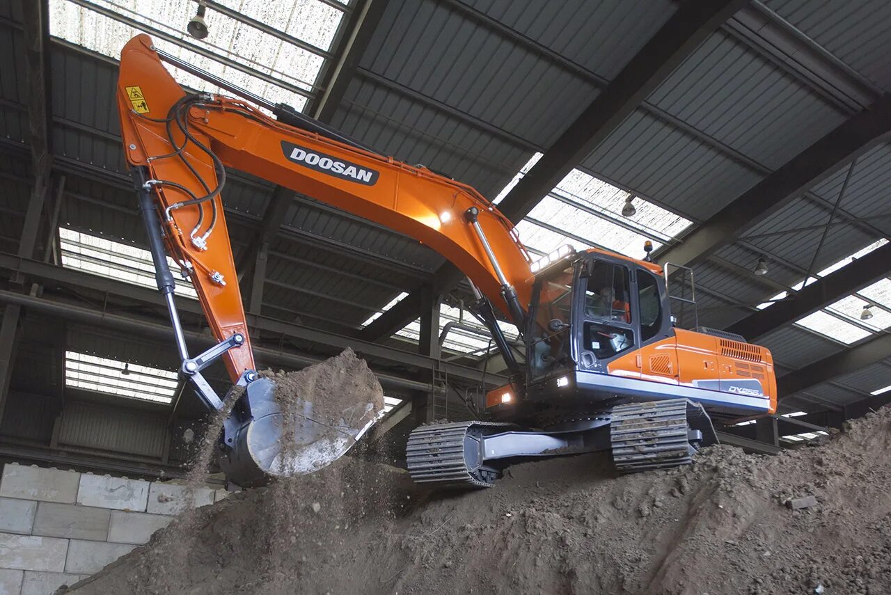 Doosan 255 LC V. Doosan dx255. Doosan dx255lc-5 specificaties. Экскаватор Doosan 210 с гидромолотом. Аренда гусеничного экскаватора с гидромолотом