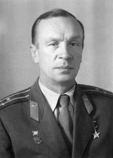 Летчики испытатели советского союза. Сергей николаевич анохин. анохин сергей николаевич герой советского союза. сергей анохин испытатель. сергей анохин летчик.