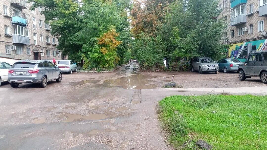 Двор чехова 13-17 альметьевск. Авария при въезде во двор. Чья чудесная коляска въехала во двор. Пожарные и скорые идут на таран. Наш двор чехова 13-17 альметьевск.