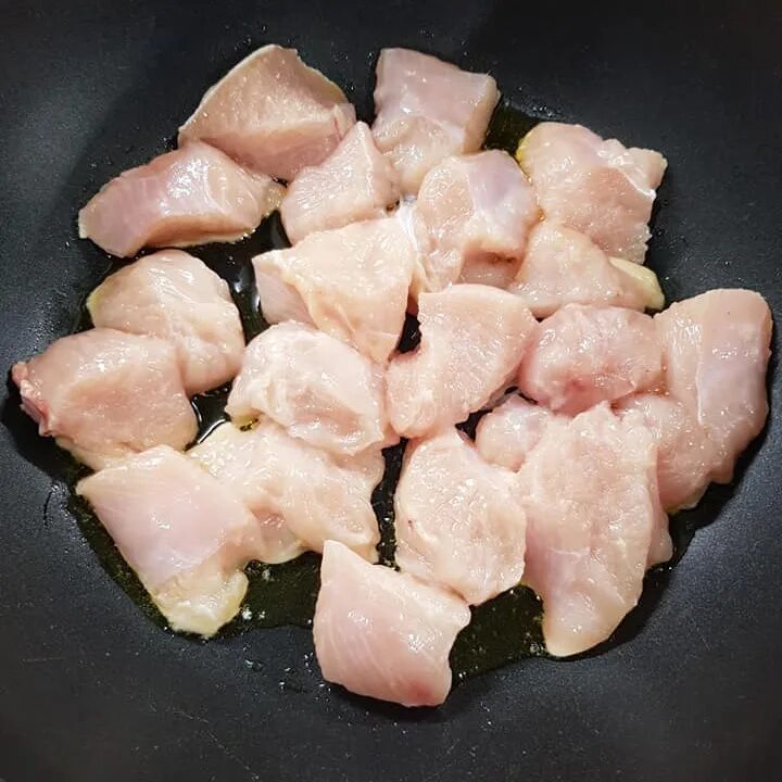 Как приготовить филе курицы сочно и вкусно. Филе кусочки. индюшиная грудка. филе кусочками на сковороде. филе индейки кусочками.