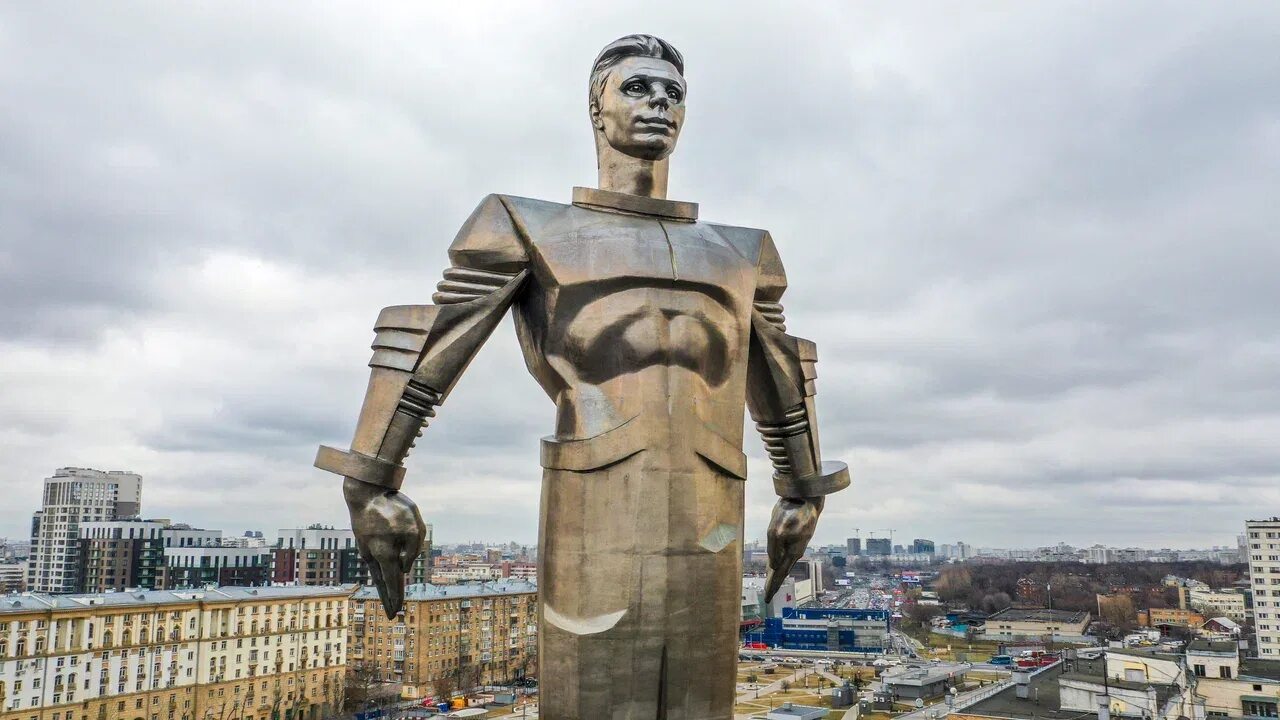 Памятник Гагарину в Москве на Ленинском проспекте. Гагарин памятник на Ленинском проспекте. Монумент Юрию Гагарину.
