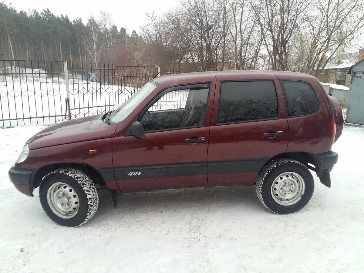 Шевроле Нива 2004. Шевроле Нива 2004 вишня. Chevrolet Niva 2005 вишнёвая. Нива Шевроле красная 2008.