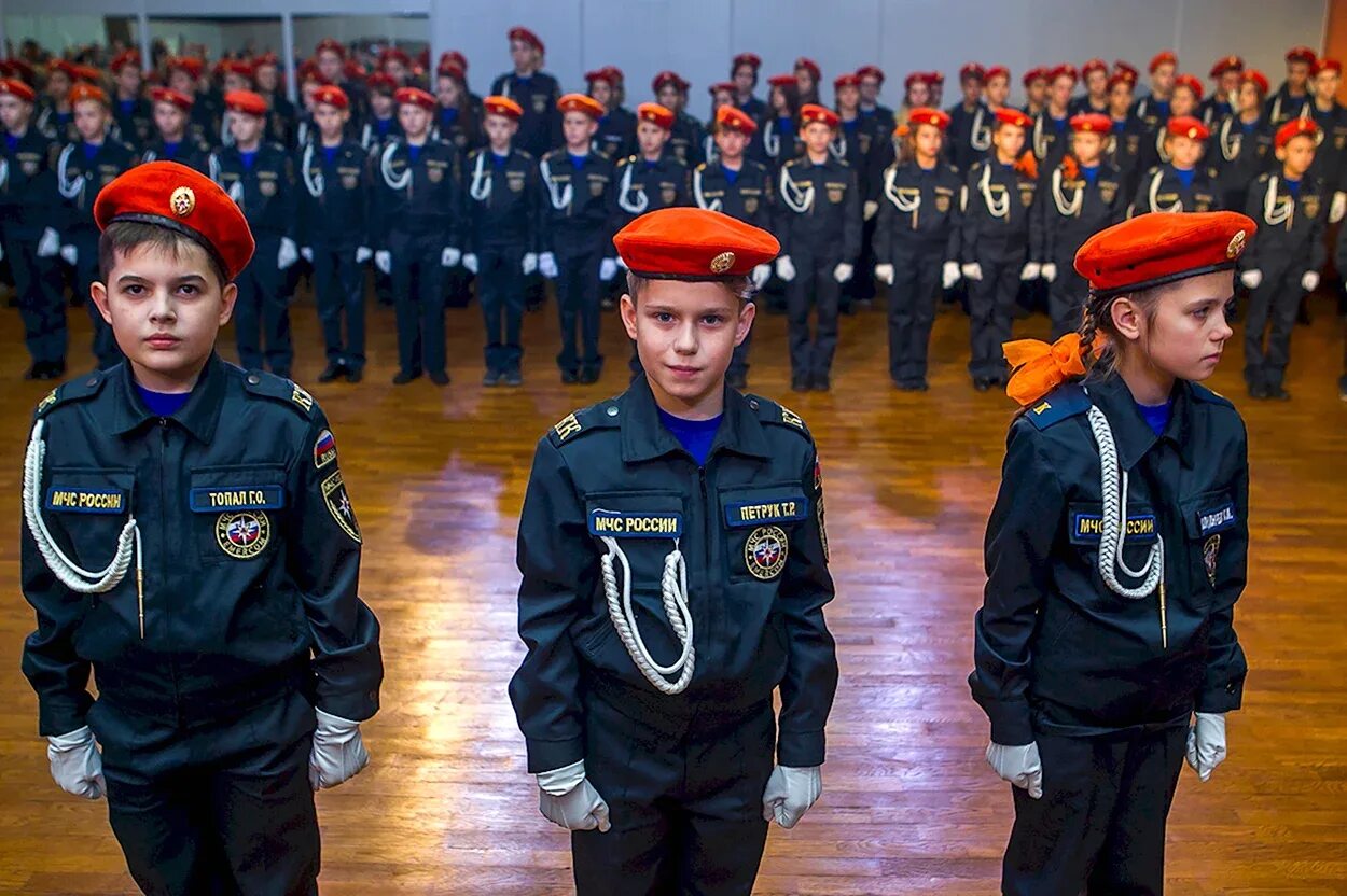 Форма кадетов мчс. Парадная форма кадетов мчс. Кадеты мчс заставка. Форма мчс школа. Форма мчс школа.