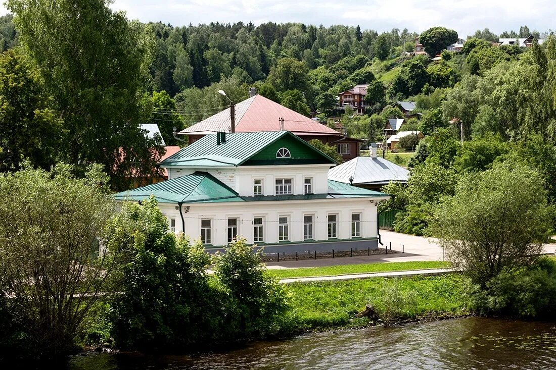 Дом музей левитана городе находится. Дом-музей Левитана плёс. Город плёс музей Левитана. Плёс Ивановская область дом музей Левитана. Город Плес музей художника Левитана.