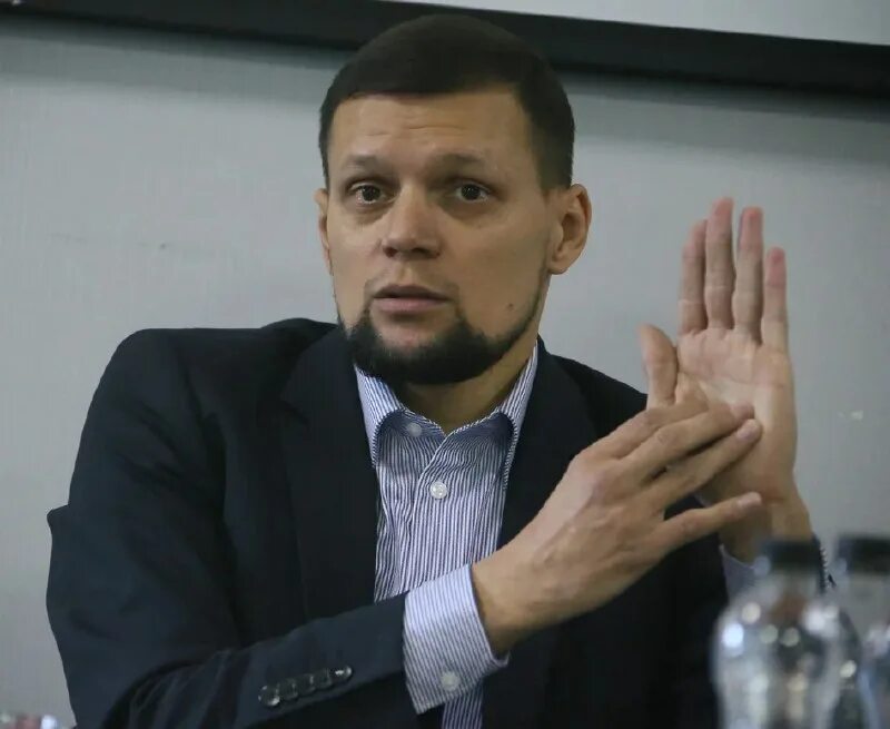 Серебренников артем валерьевич интертест. Над генеральным директором. Зырянов александр сергеевич новосибирск. Глинком генеральный директор. Над генеральным директором.