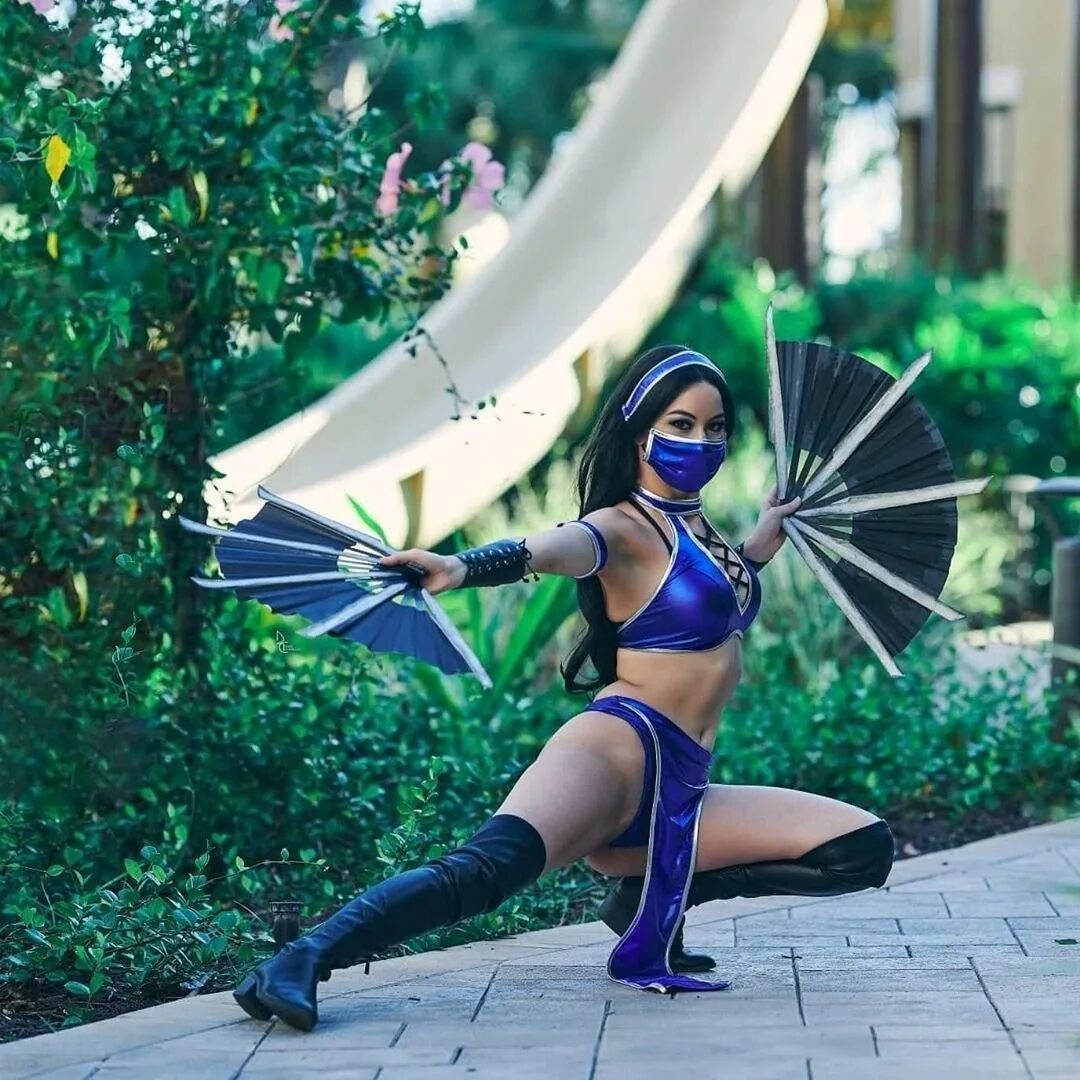 Китана мортал комбат. Mk9 Kitana Cosplay. Принцесса Китана. Принцесса Китана мортал комбат. Косплей бс