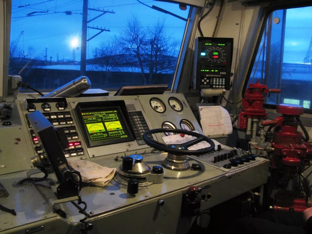 эп20 электровоз кабина. кабина машиниста электровоза эп1м. пульт машиниста эп2к. пульт управления электровоза 2эс6. эп1 кабина машиниста.