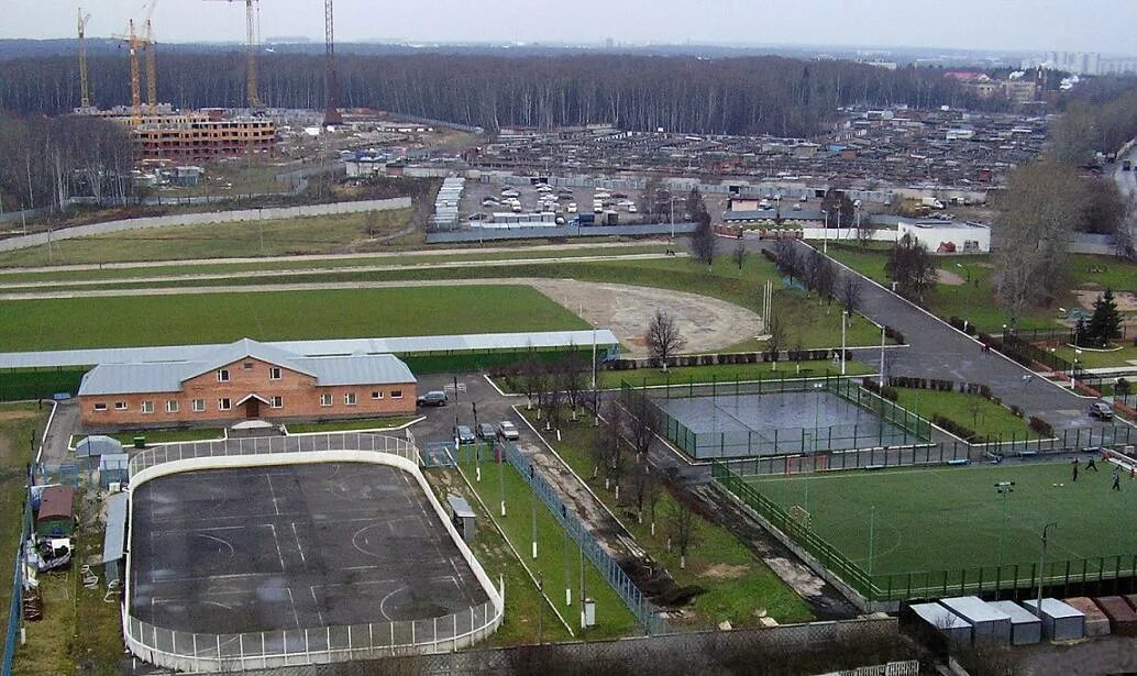 Стадион Росич поселок Московский. Стадион фрезер Кусково. Стадион в Московском 1 микрорайон. Стадион Селятино футбол. Стадион обл