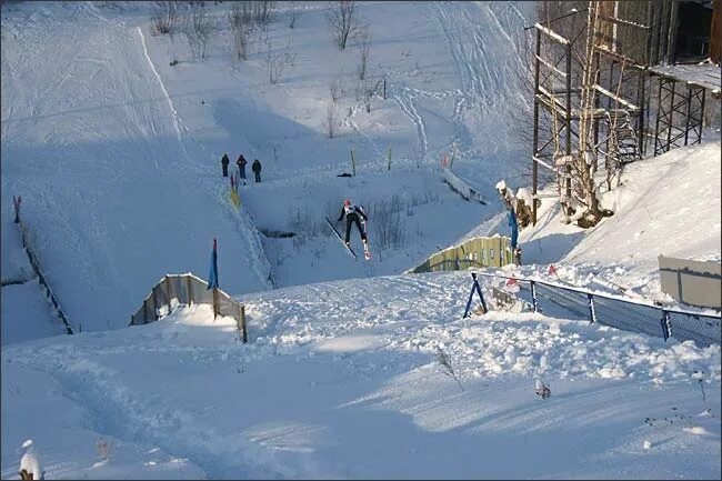 Академгородок лыжи. Академгородок томск горнолыжная база. черемушки томск лыжная база томск. черемушки горки томск. гора черёмушки томск горнолыжка.