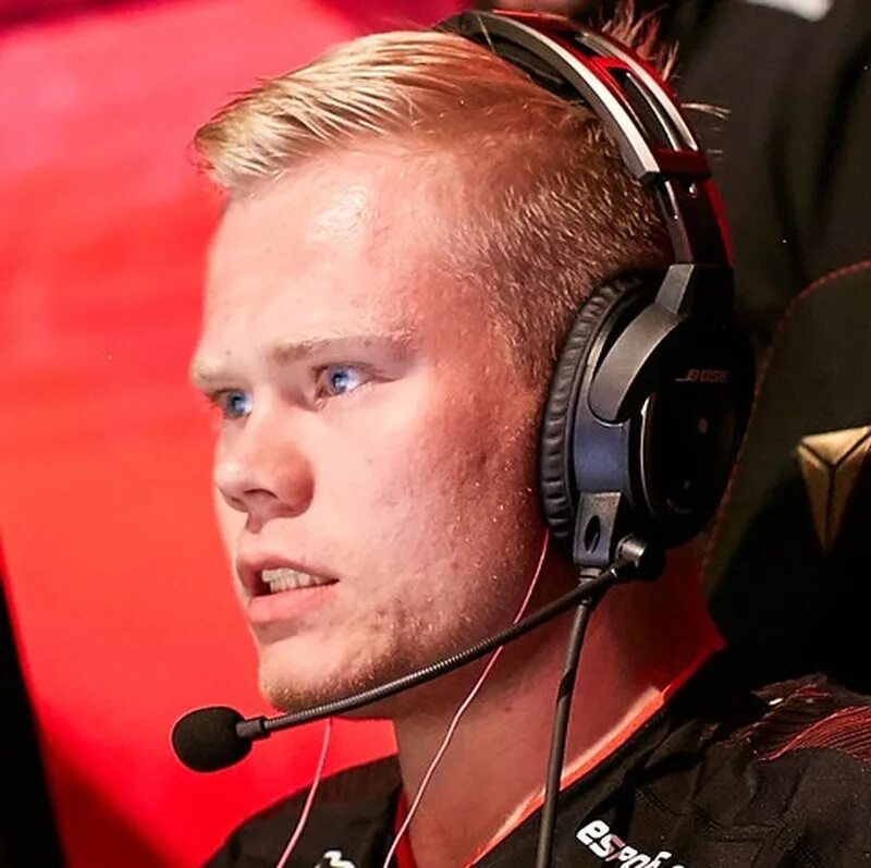 Magisk cs2. Magisk астралис. magisk astralis с бородой. magisk киберспортсмен.