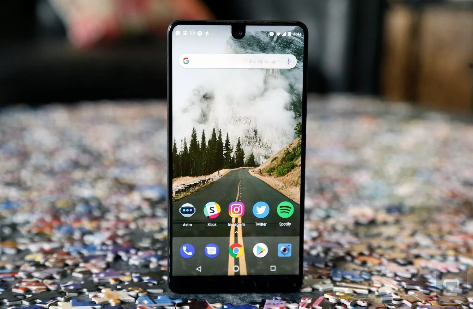 Обновление смартфона android. Essential phone фирма. android экран 8&quot;. android 8.1 фото. обои essential phone.