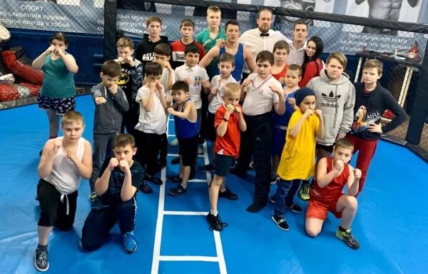 Школа бокса чемпион. Школа бокса логотип. Бокс новоалтайск чемпион. Клуб чемпион москва. Школа бокса чемпион, кирово-чепецк.