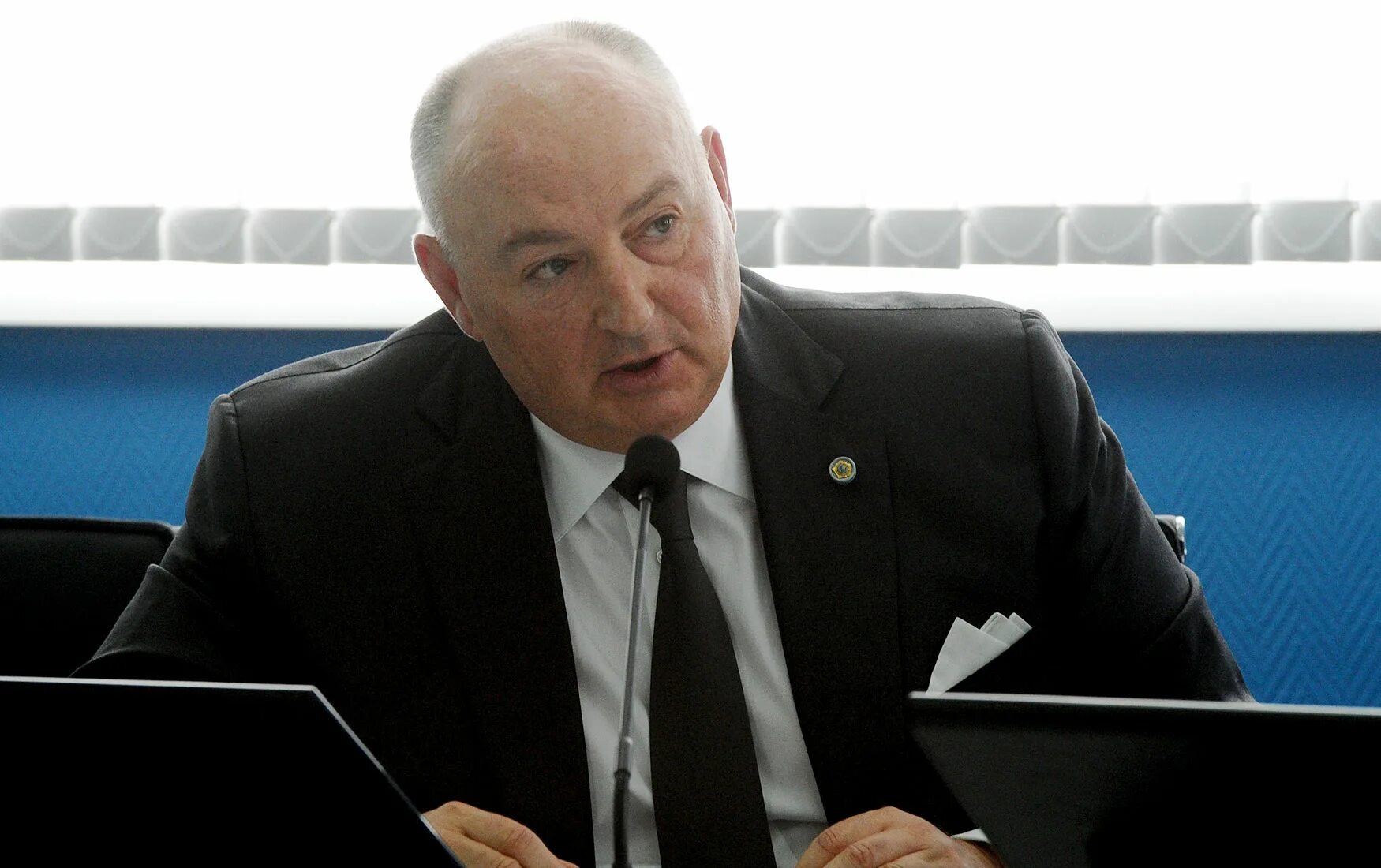 Кантор. Кантор бизнесмен.