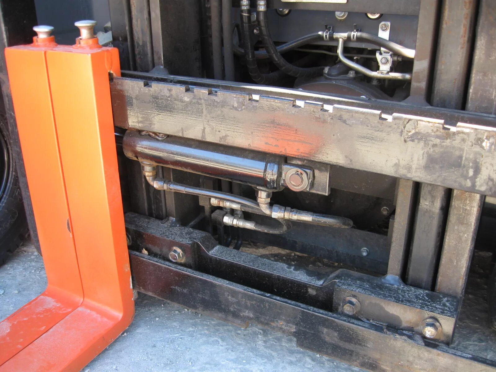 Погрузчик balkancar 1792. Вилочный погрузчик со штырём kaup t 185. Каретка вилочного погрузчика. Каретка вилочного погрузчика. Подъемная каретка вилочного погрузчика тойота 2,5 тонны.