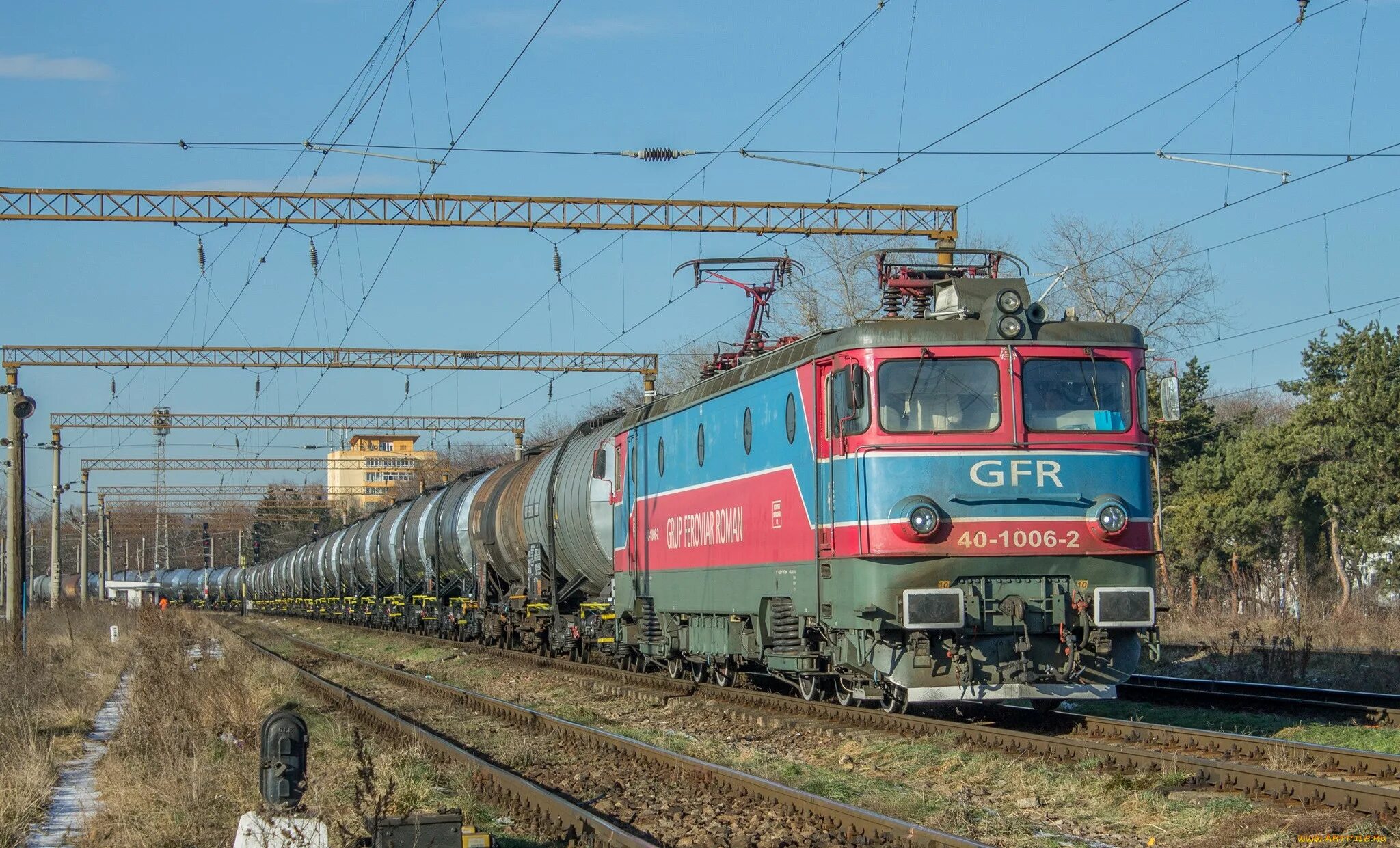 Электровозы право. Электровоз 2эс5к. Вл80с. Электровоз на рельсах. Локомотивы РЖД.