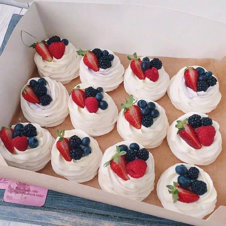 Капкейки праздничные Food videos desserts, Cake decorating piping, Desserts