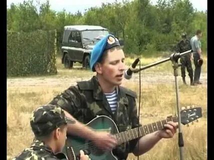 Дембеля поют песню