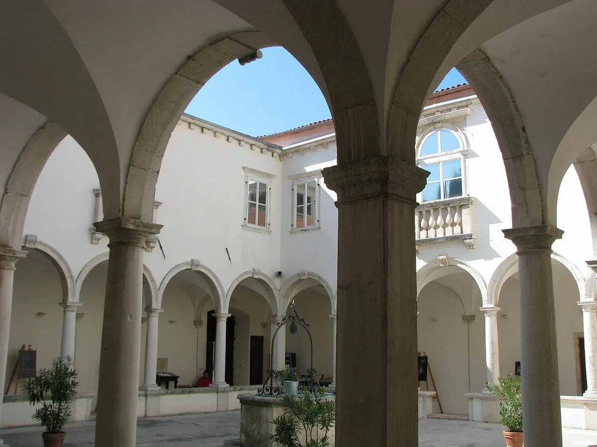 Монастырь содержание. Piran minorite monastery. арка монастырь.