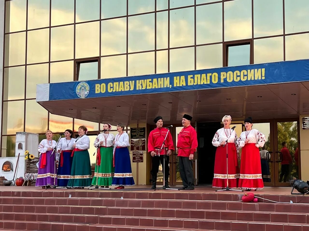 Новокубанский дом культуры. День района г.Новокубанск. Кубанская Вечерка. Фото города Новокубанска Краснодарского края. Население новокубанска