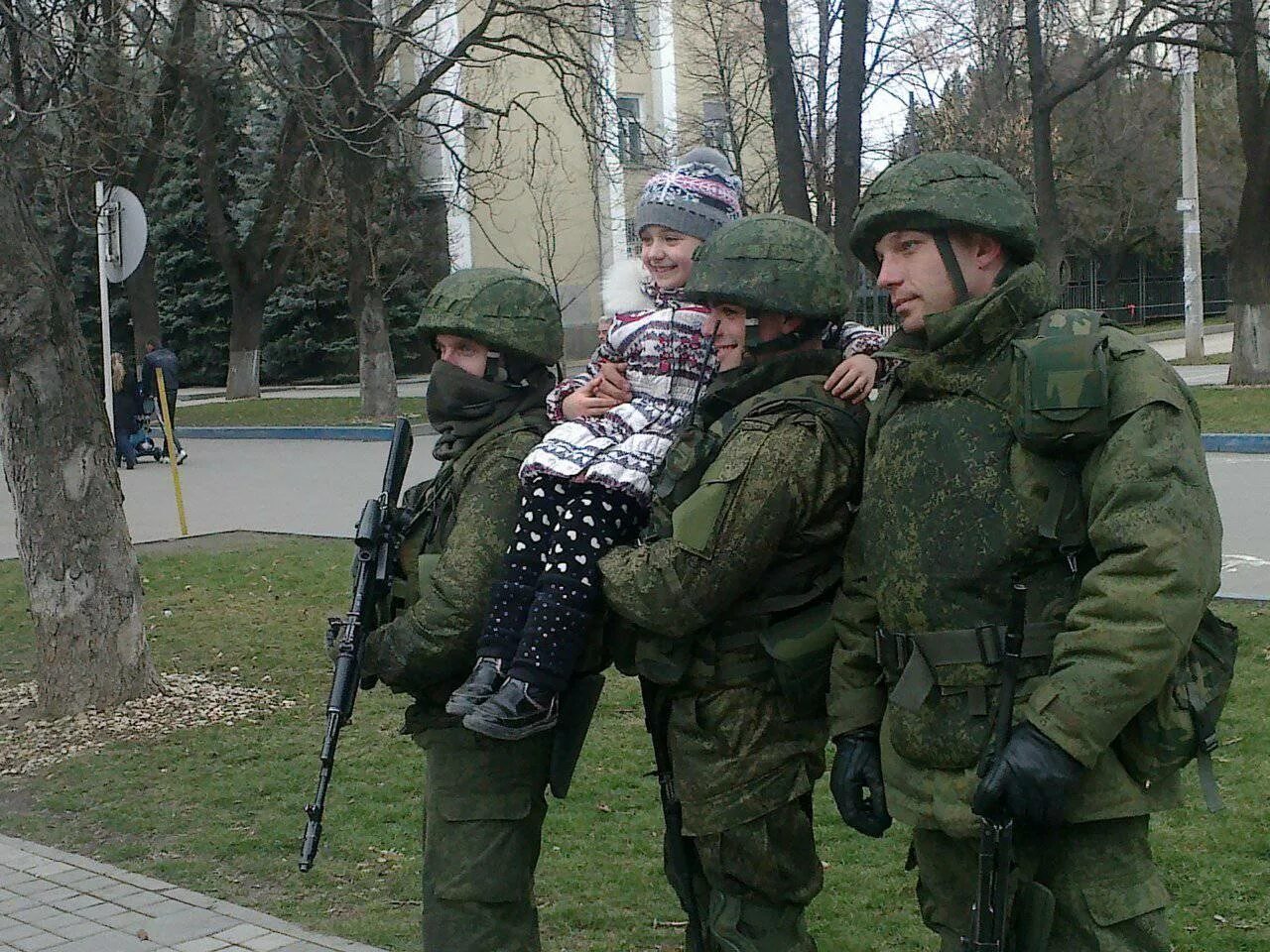 Вежливые люди в Крыму 2014. Вежливые люди в Крыму. Русские в Крыму 2014. Вежливые крымские