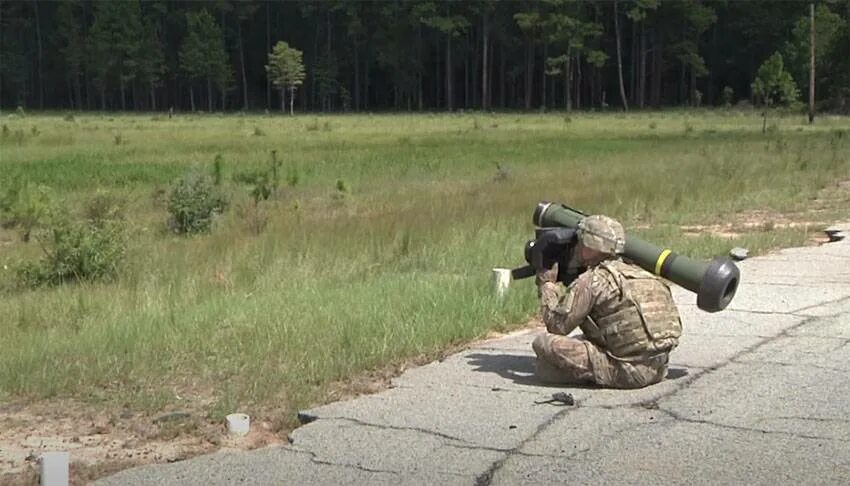 Комплексами javelin. Fgm-148 javelin. птур джавелин. птрк javelin fgm-148 2025. дживилины.