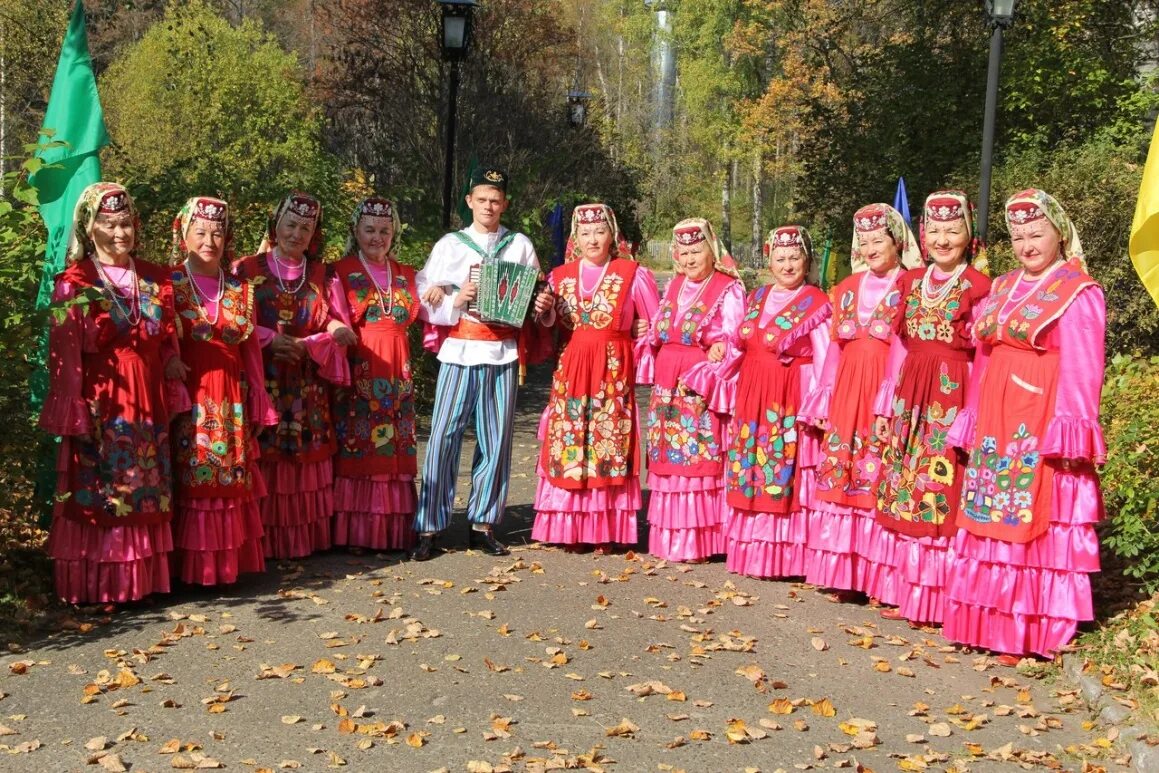 Национальный костюм волго уральских татар. Занятия татар на урале. Народы урала башкиры. Традиции ьаьпров собатуй. Татары народ урала.