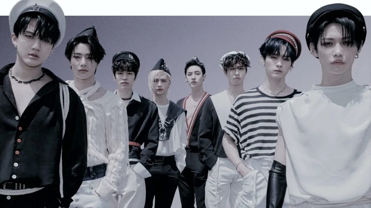 Stray kids ot8. Stray kids domino хан. Альбомы stray kids chill. The sound stray kids. Going down stray kids.