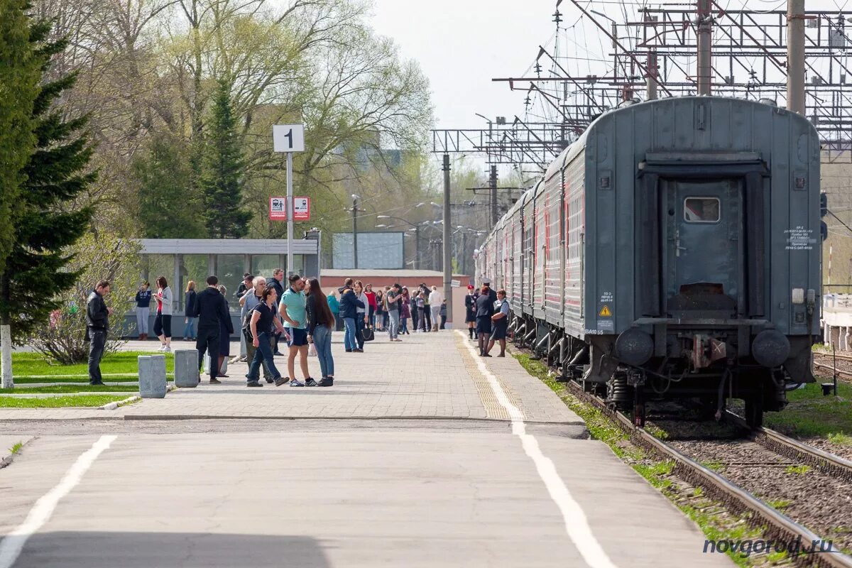 Станция великий новгород. Железная дорога великий новгород. вокзал великий новгород поезд. электричка вокзал великий новгород. поезд бологое старая русса.